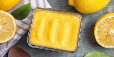 Osvěžující lemon curd neboli citronový krém si zamilujete – v lineckém i na dortech. Jak ho vyrobit?