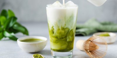 Matcha ledový čaj ve sklenici