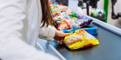 Ovlivňují nás víc, než si myslíme. Rádia v obchodech jsou plné slev, akcí, upoutávek a soutěží