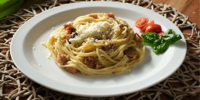 Špagety carbonara: Naprosto dokonalé a jednoduché jídlo, které voní Itálií