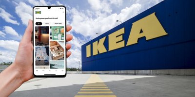 Obchodní dům IKEA, v popředí ruka s mobilem a v něm mobilní aplikace Ikea