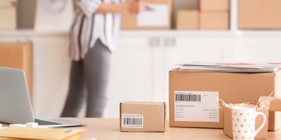 Češi vyhazují papírové obaly do popelnic a přitom vůbec nemusí končit v odpadu. Jak je znovu využít?