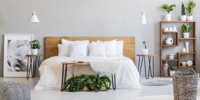 Ložnice ve světlém designu 