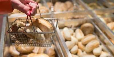 Ceny za potraviny stoupají, rohlík už stojí více než 2 koruny!