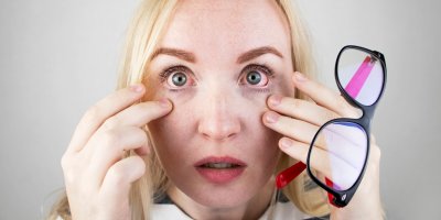 Červené oko: Na podráždění zaberou kapky, s vážnějším problémem musíte k lékaři