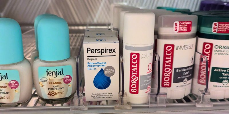 Pořád si ještě pletete antiperspirant a deodorant? Proti pocení vás účinně ochrání jen jeden