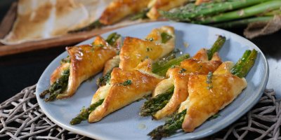 Nádherně křupavé taštičky s chřestem a listovým těstem: Voní po medu a tymiánu a chutnají báječně