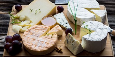 Jaké sýry se jedí v zahraničí? Vyzkoušejte francouzské, švýcarské i řecké
