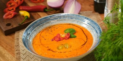 Lahodná osvěžující rajčatová polévka s papričkami