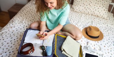 Seznam nezbytností na dovolenou: Jedny plavky nestačí, svetr přijde vhod a adaptér vás může zachránit