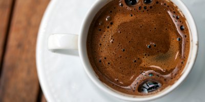 Šálek černé kávy