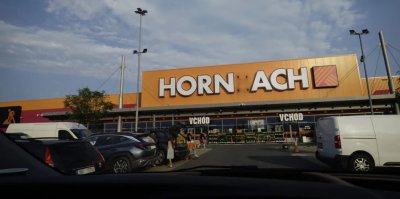 Prodejna Hornbach, na které chybí písmeno B