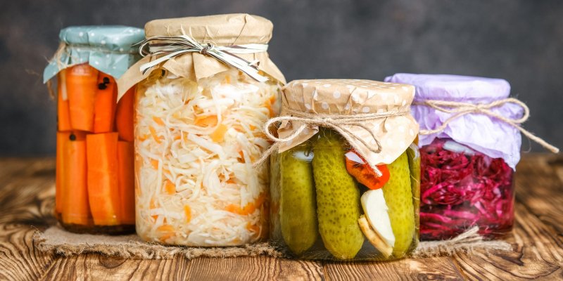 Jak uchovat zeleninu na zimu: usušte ji, zamrazte nebo zavařte. Pomůže i kvašení či naložení do oleje