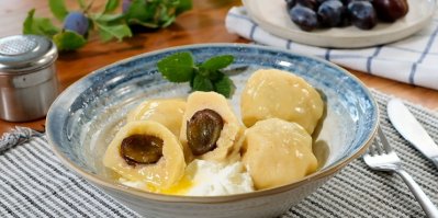 Klasika, která nikdy neomrzí: Švestkové knedlíky z tvarohového těsta se vám rozplynou na jazyku