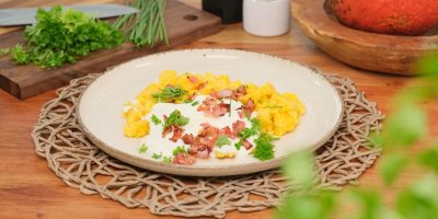 Ještě lepší než ty slovenské? Pochutnejte si na bleskových dýňových haluškách s křupavou slaninkou