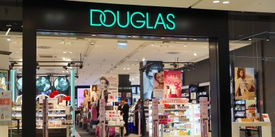 Kosmetický řetězec Douglas má rekordní ztráty, přesto chce dobýt Evropu
