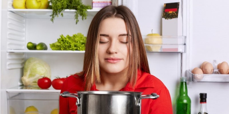 Jak dlouho po uvaření je polévka ještě k jídlu? Nenechávejte ji venku víc jak 2 hodiny a zapomeňte na skladování v hrnci