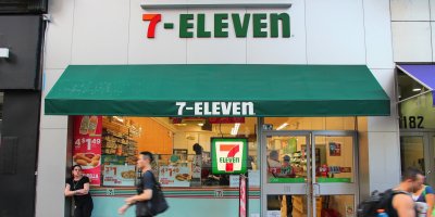 Obchod 7-Eleven v New Yorku zvenku