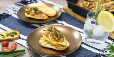 Plněné papriky jinak? Zkuste tyto s masem, roztékajícím se sýrem a bagetkou opečenou do křupava