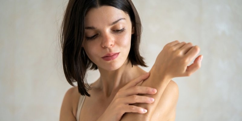 Největší beauty zlozvyky, které ničí vaši krásu: Mají za následek předčasné vrásky i akné!