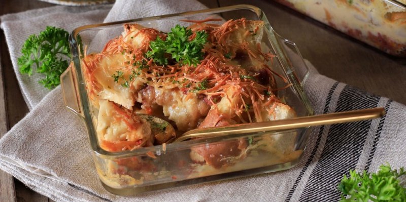 Slaná žemlovka je bleskovou večeří i obědem do krabičky. Ochutnejte ji se slaninou, hřiby či nivou
