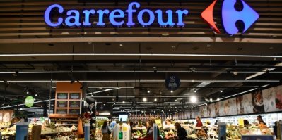Pohled na prodejnu Carrefour v nákupním centru