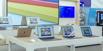 Notebooky Apple v prodejně Datart