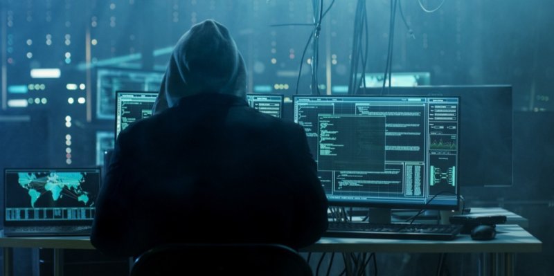 Kyberšmejdi to před Vánoci rozjeli naplno. Napodobují web Alzy a posílají podvodné e-maily