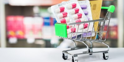 Léky v malé nákupním vozíku
