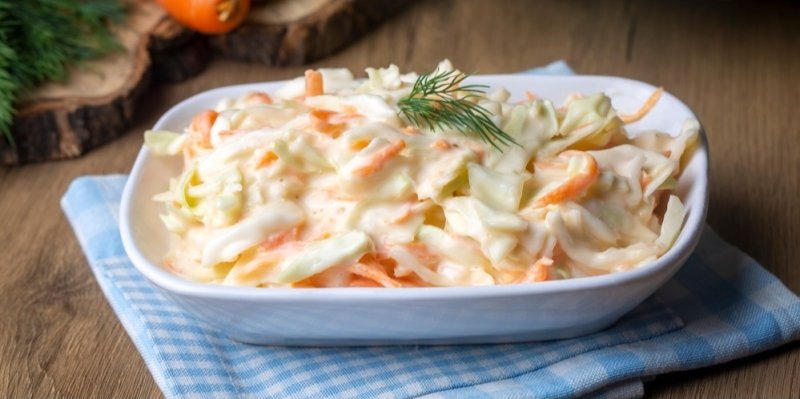 Coleslaw: Recept na ikonický salát s majonézou, bez kterého to není ta správná grilovačka