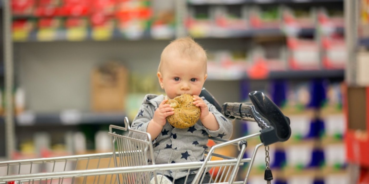 Peut-on manger la pâtisserie avant de payer ?