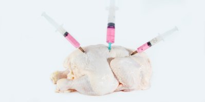 Syrové kuře, do kterého jsou píchnuté 3 injekce