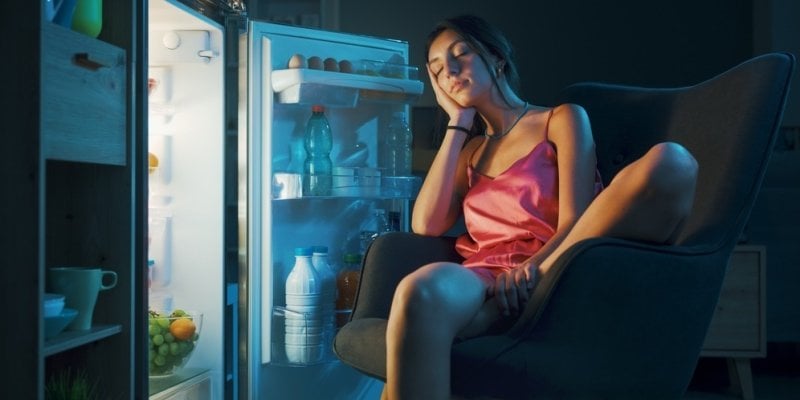 Vedro na padnutí a vy ne a ne usnout? Zkuste změny, co nic nestojí, třeba polštář v mrazáku a ručník na okno