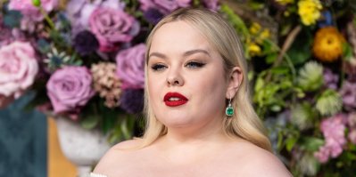 Sledujete Bridgertonovy? Uvařte si čaj jako ze seriálu a pořiďte si tematickou svíčku či kosmetiku