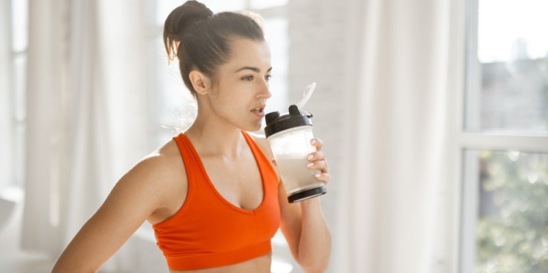 Jak se zbavit zápachu proteinu v šejkru? Vše potřebné máte doma po ruce