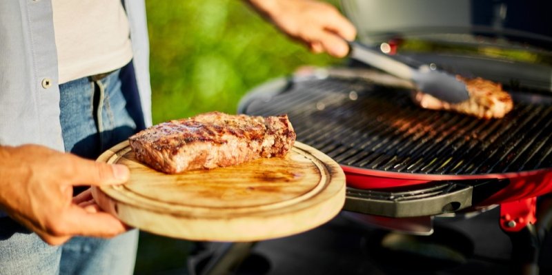 Chcete grilovat čistě, rychle a bez kouře? Potřebujete plynový gril! Poradíme, jak vybrat ten nejlepší