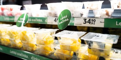 Jak moc musí být líný ten, kdo koupí nakrájený pomeranč, ananas či kedlubnu? Lidé kritizují nový projekt řetězce Tesco