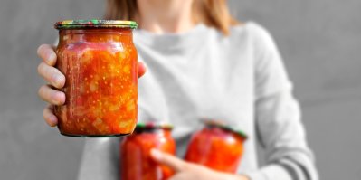 Zapomeňte na drahé omáčky z obchodu. Domácí verzi Uncle Ben's si připravíte doma úplně sami a vydrží až do zimy