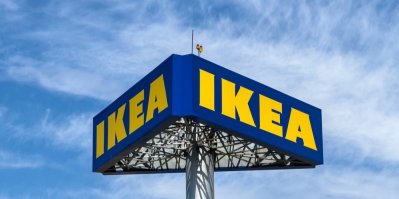 Billboard společnosti IKEA ve tvaru trojúhelníku