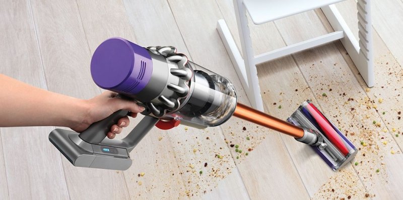 Vyplatí se drahý Dyson, nebo stačí levnější „tyčáky“ od konkurence? Srovnání nejlepších vysavačů na trhu
