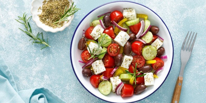 Domácí balkánský sýr vhodný do diety, který si vyrobíte úplně sami: Hlavní ingrediencí je tvrdý tvaroh