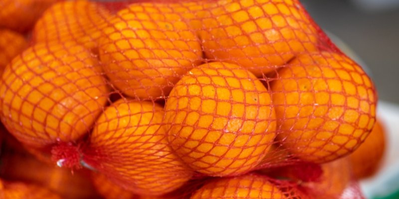 Citrony ve žluté síťce, pomeranče zas v červené. Supermarkety tímto trikem ovlivňují zákazníky a funguje to na jedničku