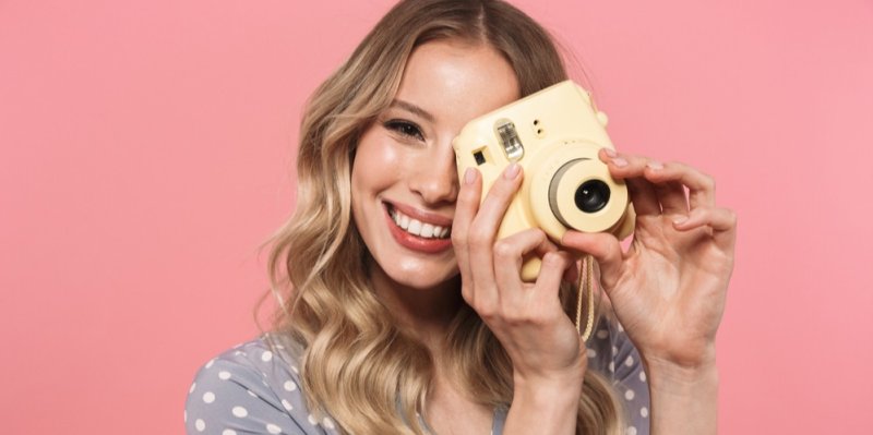 Pořídíte fotografii a během chvilky ji máte v ruce: Tipy na nejlepší instantní fotoaparáty