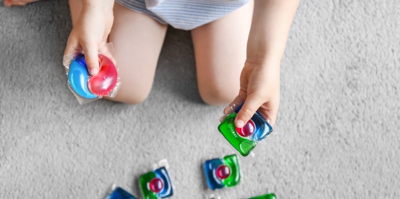 Použité hračky i baterky. Běžné věci v domácnosti mohou ohrozit vaše dítě