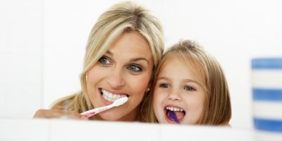 Neplaťte za bělení zubů – tyto vychytávky vám je vybělí za pár korun.