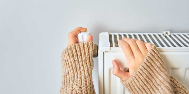 Jaká je ideální teplota v domácnosti? 37 % Čechů snižuje teplotu kvůli šetření peněz, ukázal průzkum
