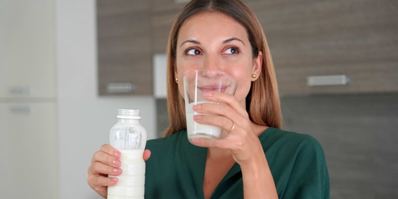 Kefír, podmáslí, acidofilní mléko – který z nich je nejlepší pro střeva? Liší se složením i využitím
