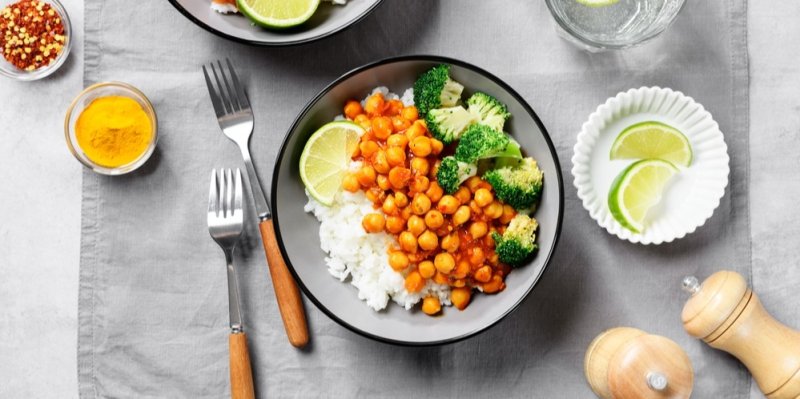 Kari s cizrnou: Dokonalý recept s vůní orientu, kterým uspokojíte i zarytého masožravce