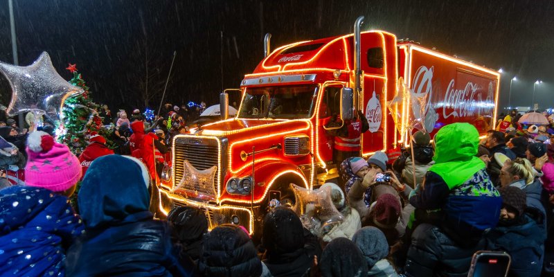 Souboj vánočních kamionů: Lidl vs. Coca-Cola! Kdy a kam dorazí?