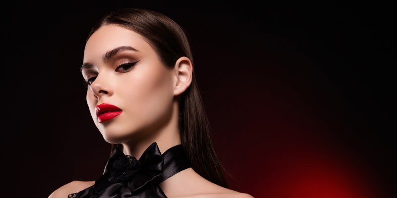 Blýskněte se: Vánoční make-up, ve kterém hrají hlavní roli červené rty